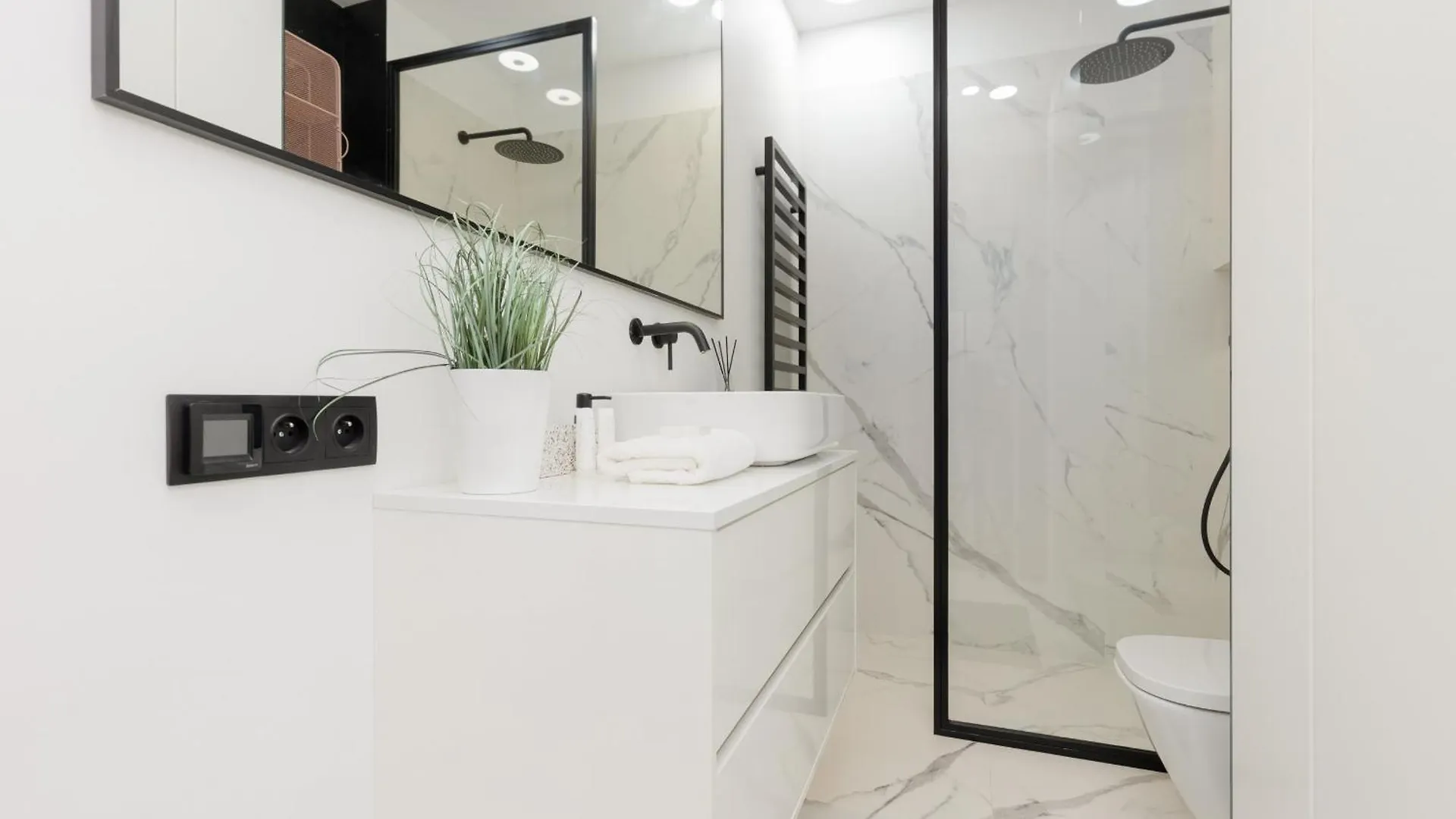 Boutiq Park Elegant Apartment With Parking By Renters Varšava 0*,