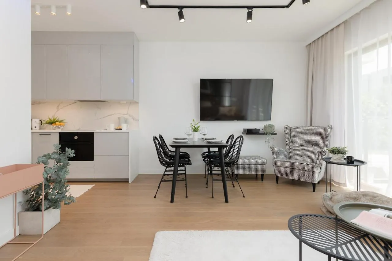 Boutiq Park Elegant Apartment With Parking By Renters Warsaw