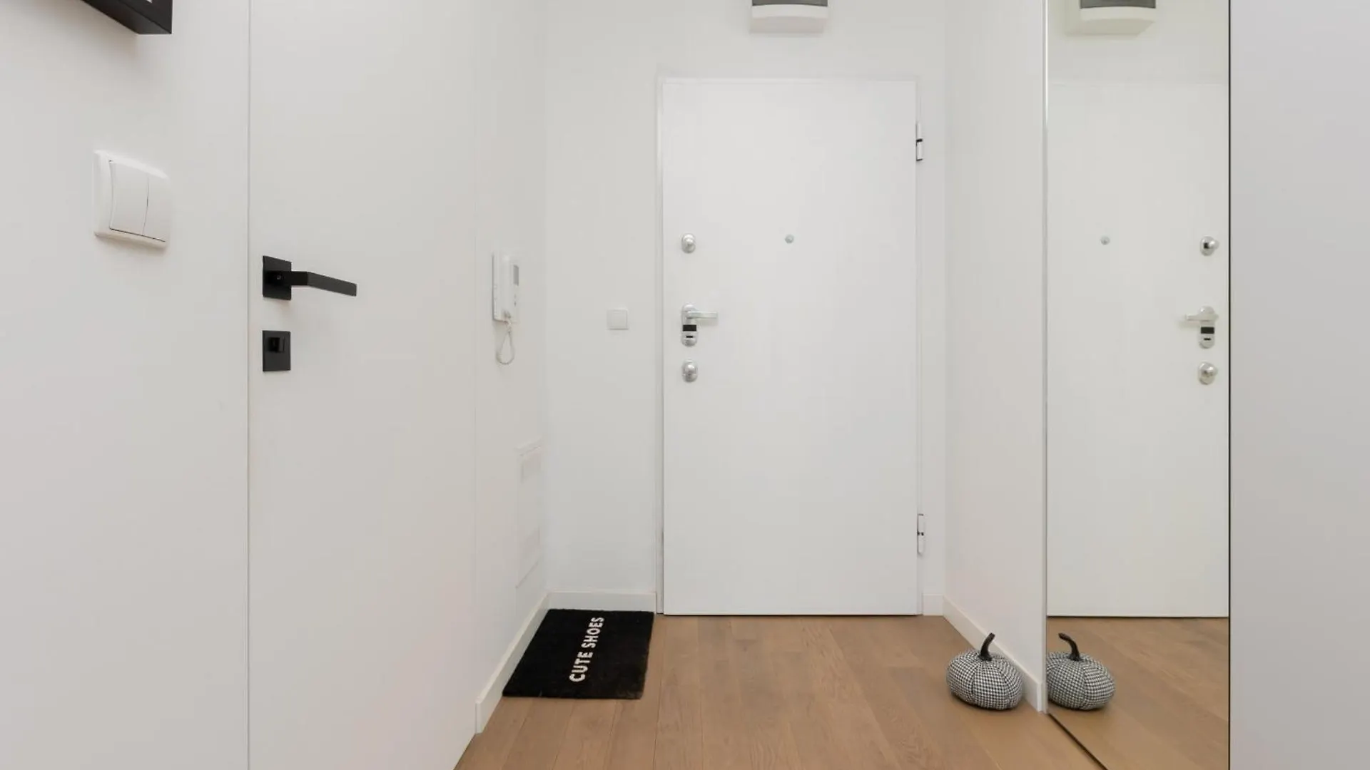Boutiq Park Elegant Apartment With Parking By Renters Warsaw
