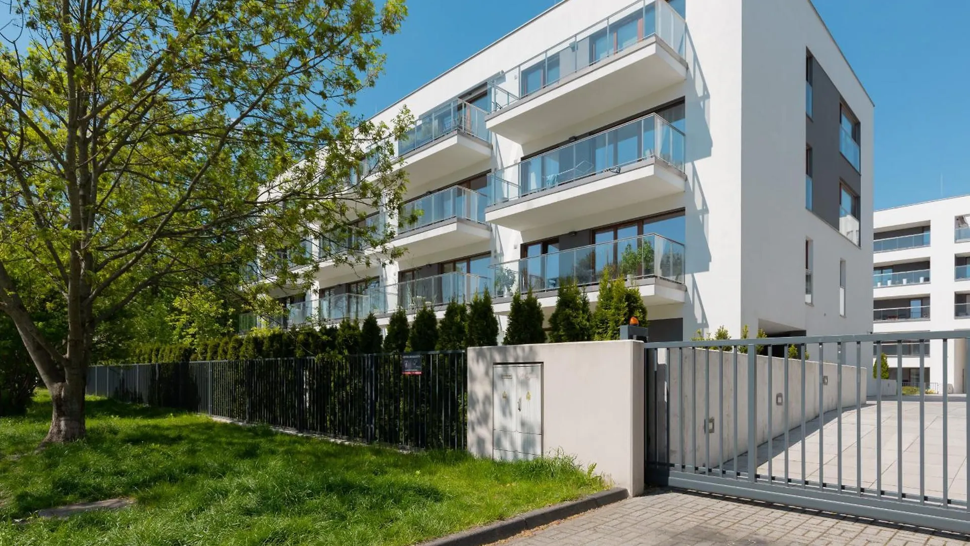 Boutiq Park Elegant Apartment With Parking By Renters Warsaw